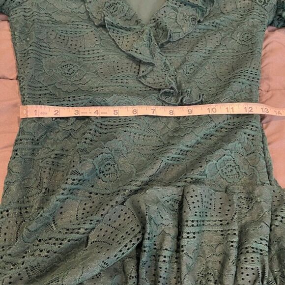 Saylor Emerald Lace Millie Midi Dress Tiered Lace Zipper Back Lined Size XS - Picture 11 of 14